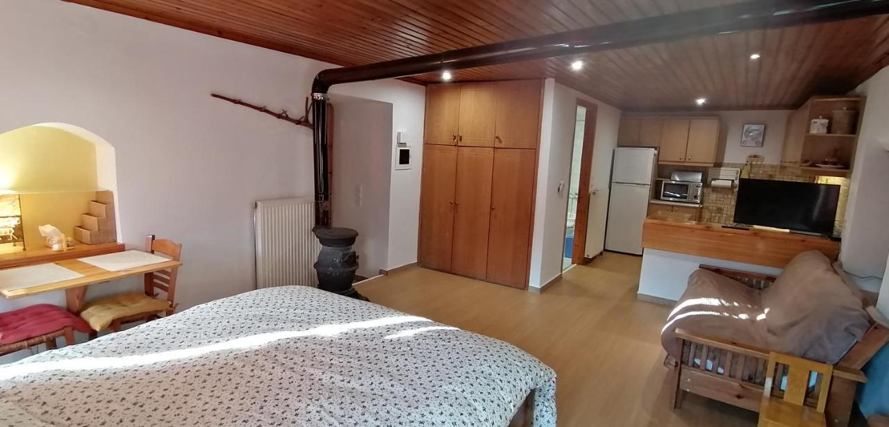 Adonis Guest House Dimitsana Eksteriør billede
