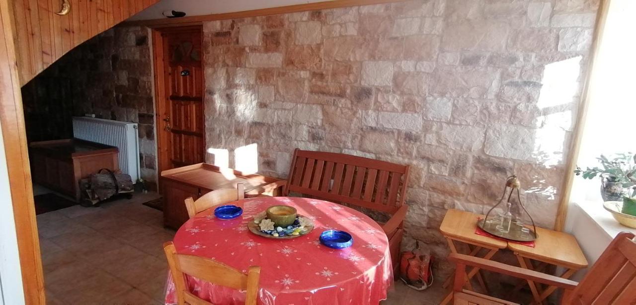 Adonis Guest House Dimitsana Eksteriør billede